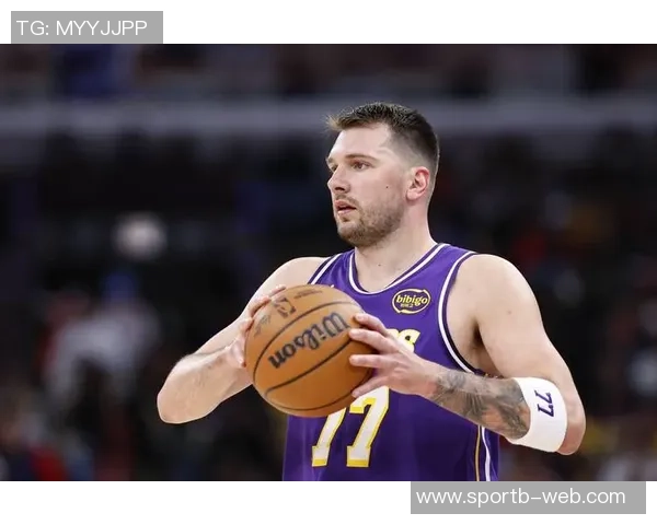 东契奇赞扬全队努力海斯休赛期强化挡拆配合训练提升表现 东契奇赞扬全队努力海斯休赛期强化挡拆配合训练提升表现